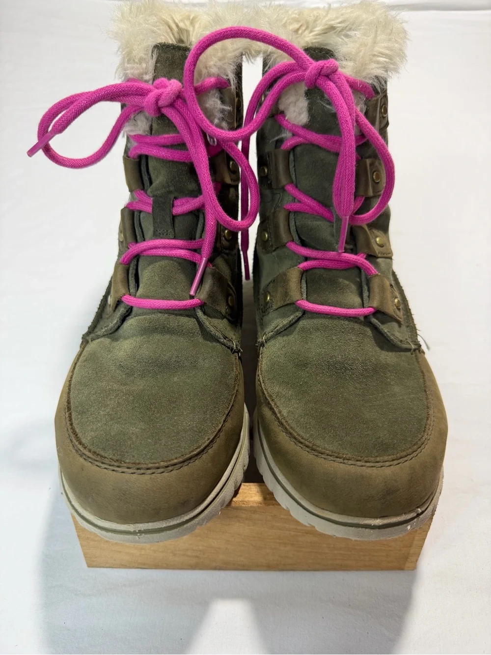 Sorel Cozy Joan in olive green